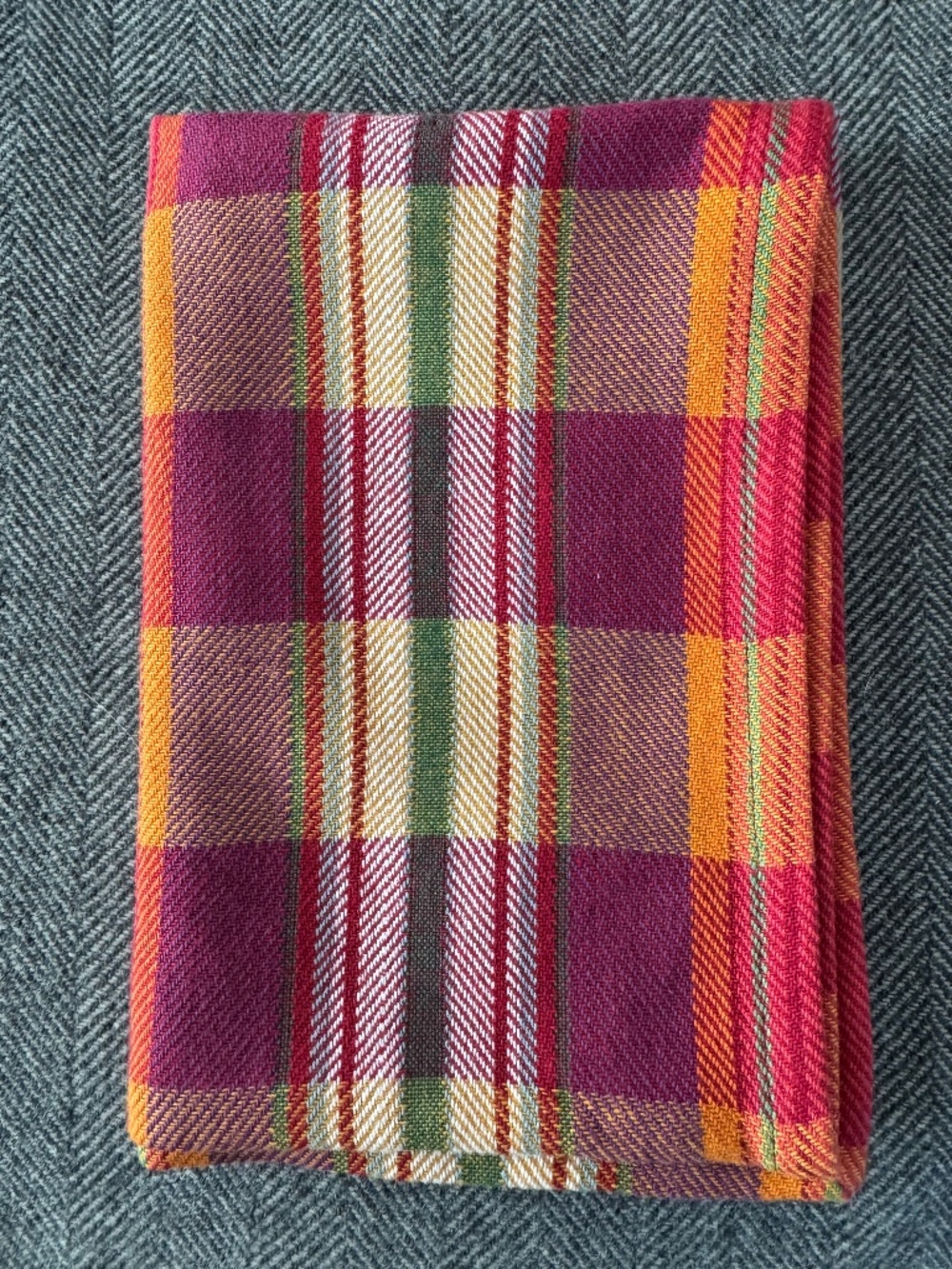 NWT, TAG DISHTOWEL IN BEAUTIFUL AUTUMN PLAID COLORS